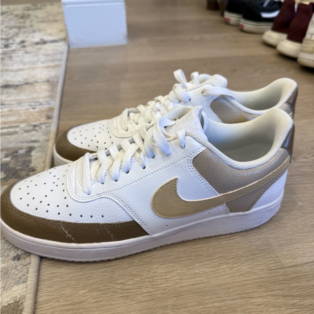 Nike Men's White and Tan Sneakers